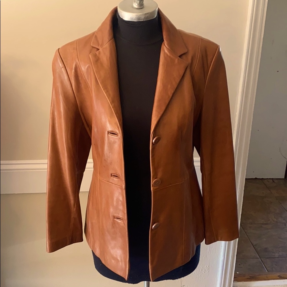 Wilson’s leather coat sz L. Beautiful cognac.